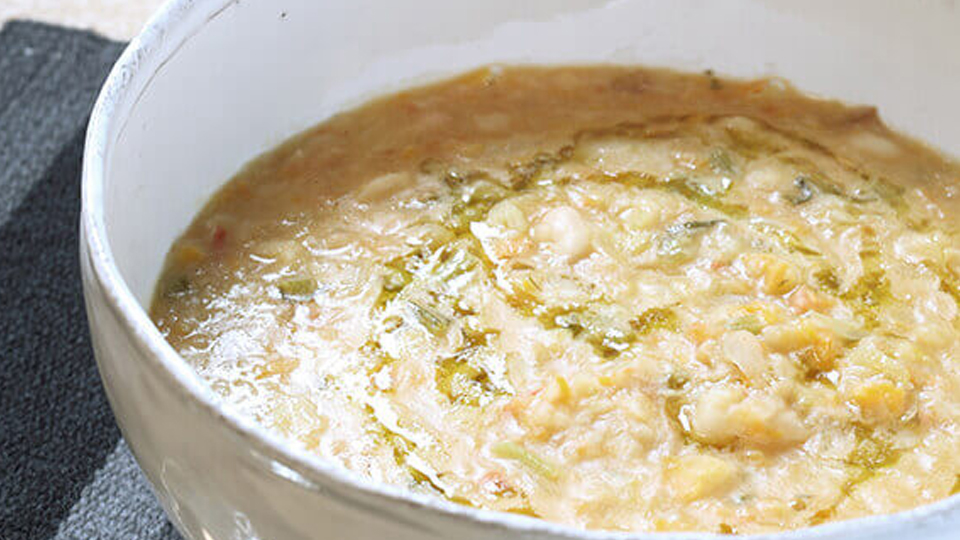 リボリータ(白インゲン豆とパンのスープ)